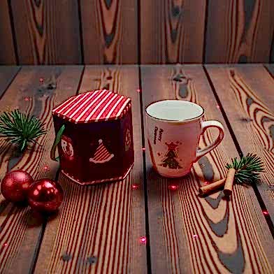 Yeni Yıl Özel Kutusunda Yılbaşı Desenli 8.3x10.2 Cm Kupa Mug